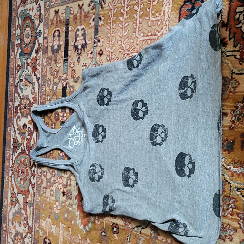 Great condition gray skull tank